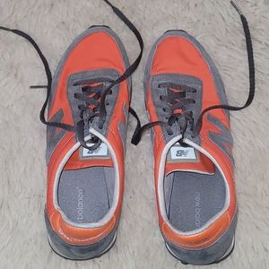 New Balance tennis shoes